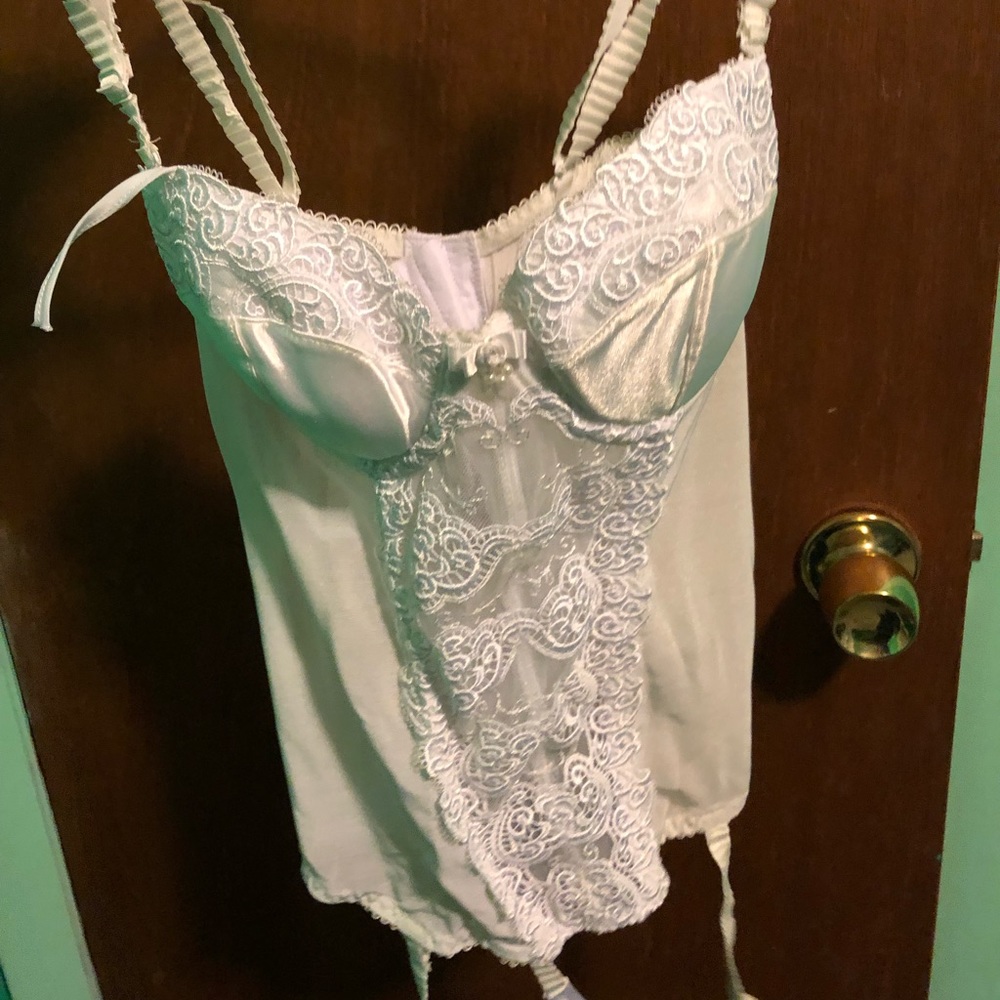Corset - Picture 2 of 6